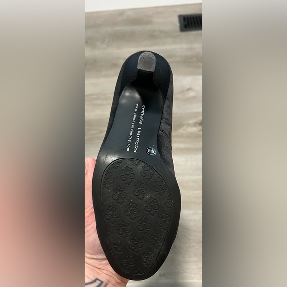 Satin 2.5” Chinese Laundry Paloma heel shoes - Picture 5 of 6